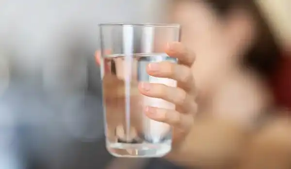 شرب كمية كافية من الماء