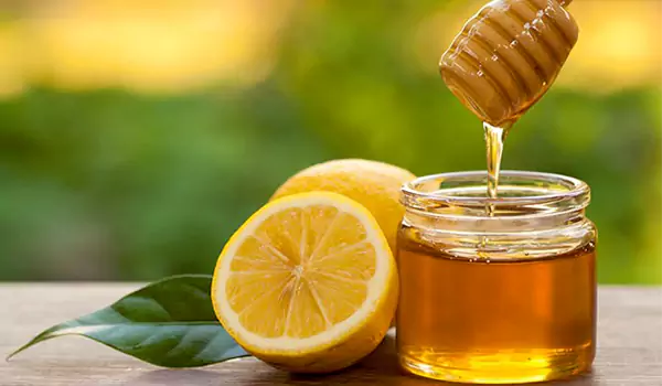 تنظيف البشرة بالعسل والليمون - مكتوبة