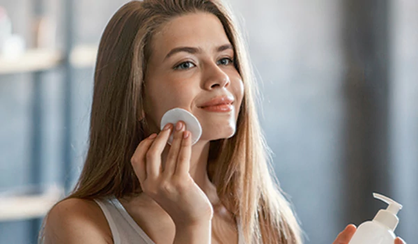 العناية بالبشرة المختلطة في الصيف بأفضل روتين يومي روتين يومي للعناية بالبشرة المختلطة في الصيف