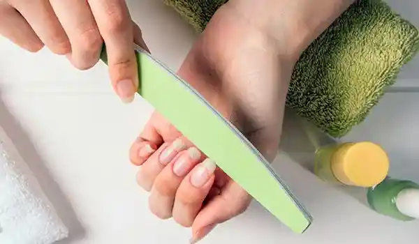 كيفية العناية بالأظافر وتطويلها بسرعة - 3 وصفات طبيعية كيفية العناية بالأظافر وتطويلها بسرعة بـ 3 طرق طبيعية