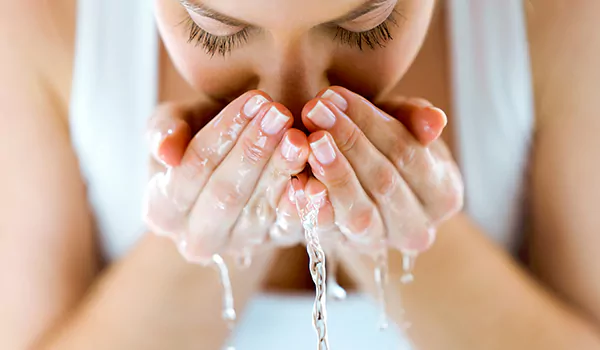 العناية بالبشرة المختلطة في الصيف بأفضل روتين يومي العناية بالبشرة المختلطة في الصيف