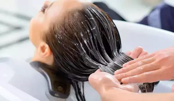 علاج تساقط الشعر بـ 60 حل سحري طبيعي حسب نوع شعرك! 7 كيفية العناية بالشعر والوقاية من التساقط - مكتوبة