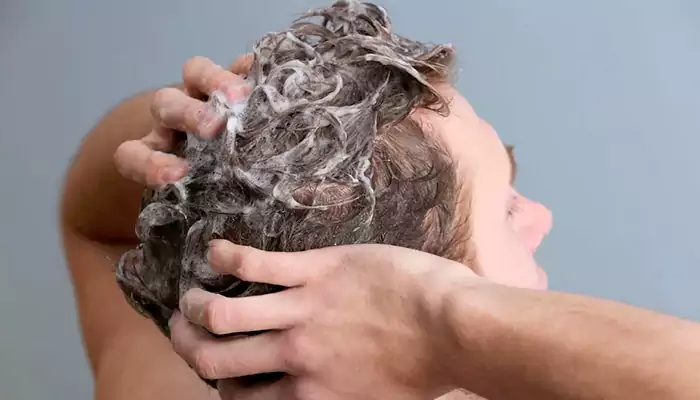 هل الشامبو يسبب تساقط الشعر؟ 8 مكونات تجنبها عند الشراء