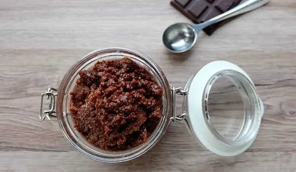 تقشير الشفايف بأفضل 23 وصفة لعمل مقشر الشفاه بنفسك طريقة تخزين المقشرات للاستخدام مرة أخرى