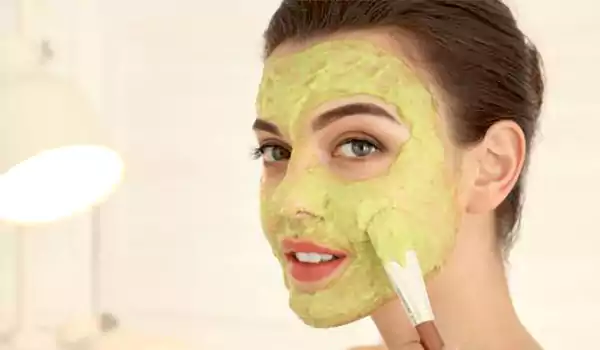 وصفات طبيعية لتفتيح البشرة الدهنية