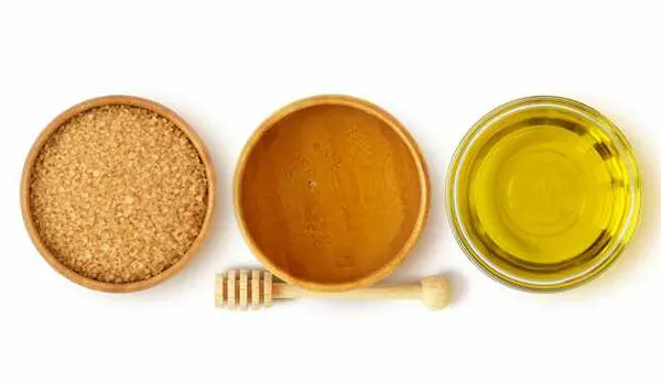 تقشير الشفايف بأفضل 23 وصفة لعمل مقشر الشفاه بنفسك وصفات طبيعية لتقشير الشفايف