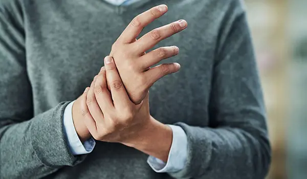 آثار نقص فيتامين ب 12 على الجسم وكيف يتم تعويضه آثار نقص فيتامين ب 12 على الجسم