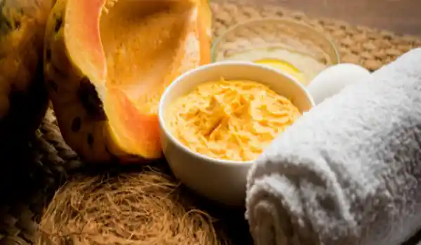19. وصفة البابايا والكركم لتبييض الوجه كالثلج